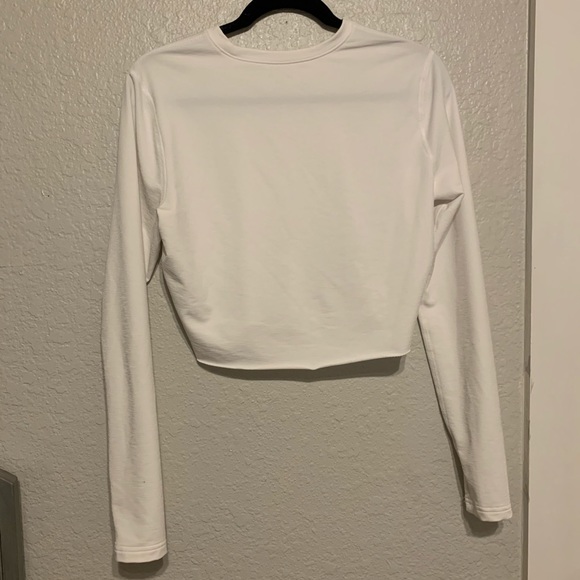 Plain White Long Sleeve Crop Top - Picture 4 of 4
